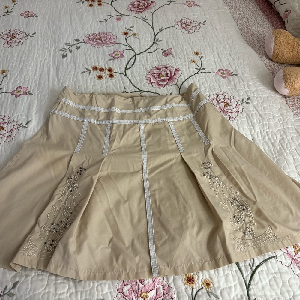 Elegant Beige Embroidered Skirt